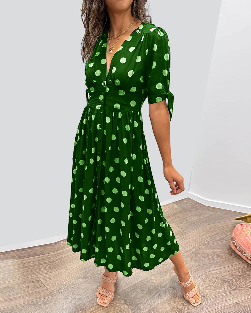 Mina | Pilkullinen mekko ja V-pääntie