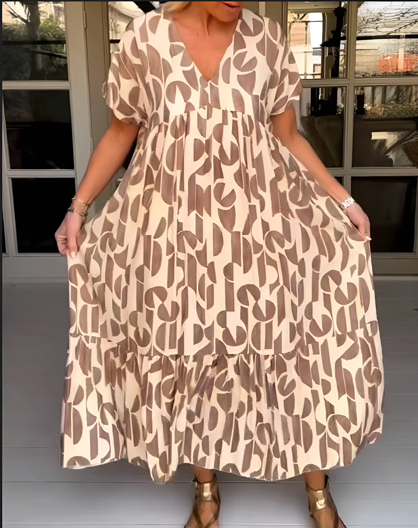 Colette | V-aukkoinen rento mekko