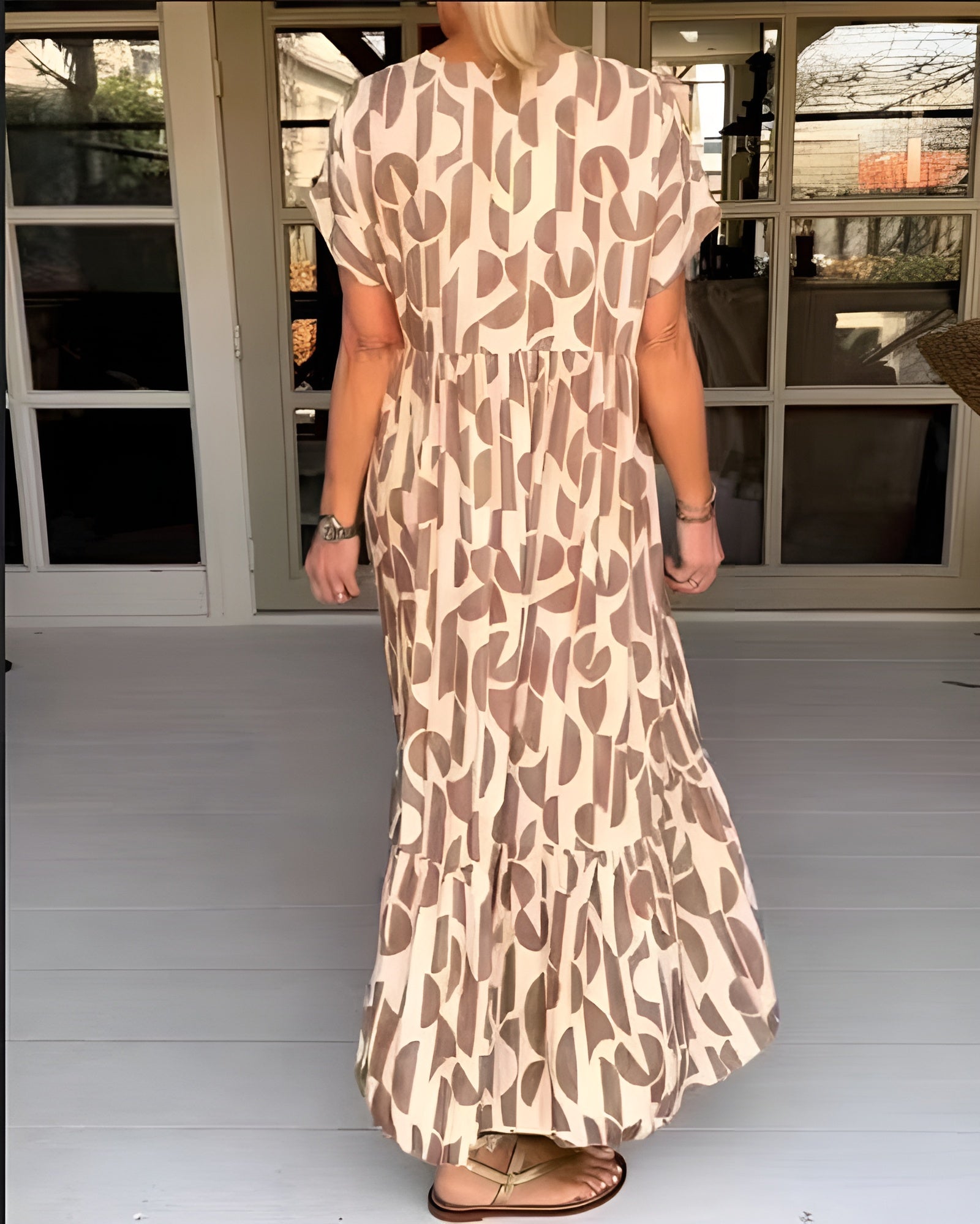 Colette | V-aukkoinen rento mekko
