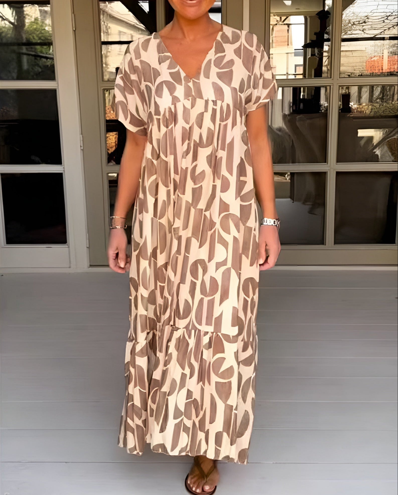 Colette | V-aukkoinen rento mekko