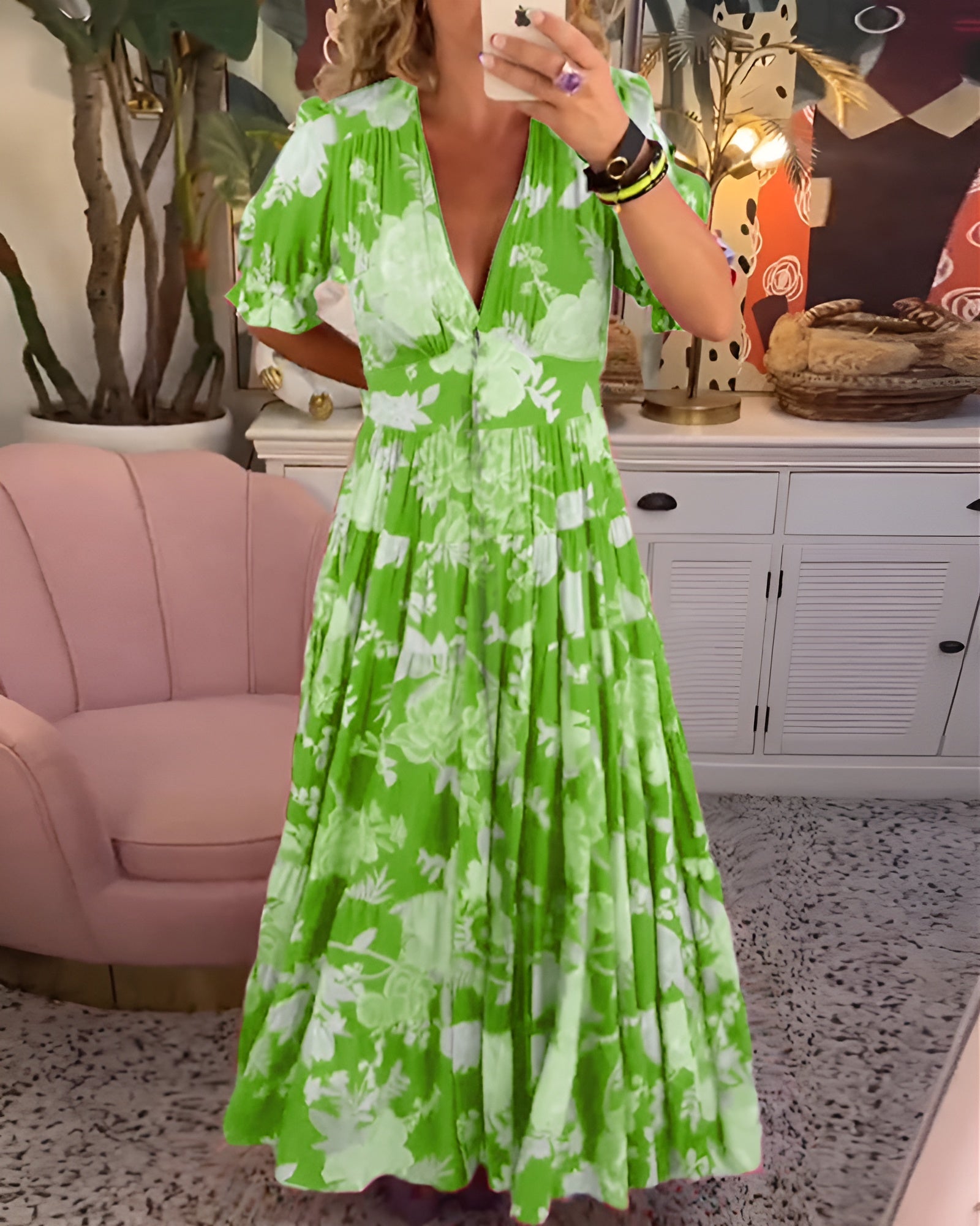 Carine | Taskullinen V-pääntie kukkakuosiset mekko