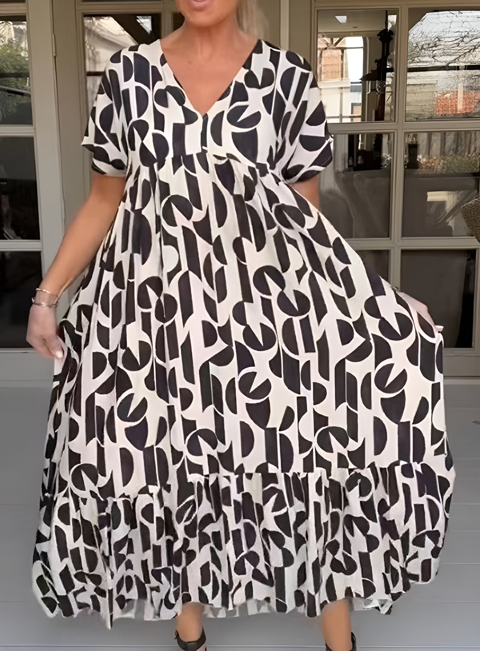 Colette | V-aukkoinen rento mekko