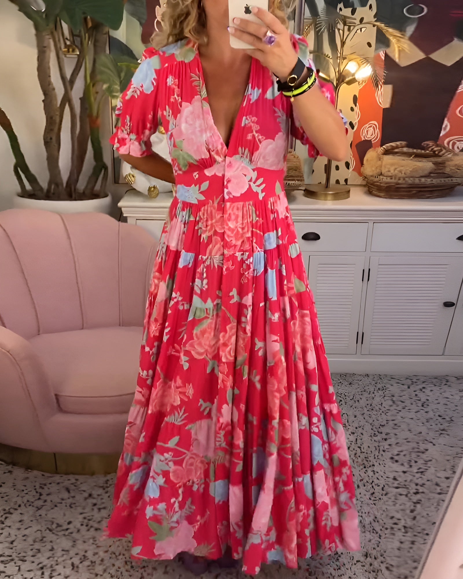 Carine | Taskullinen V-pääntie kukkakuosiset mekko