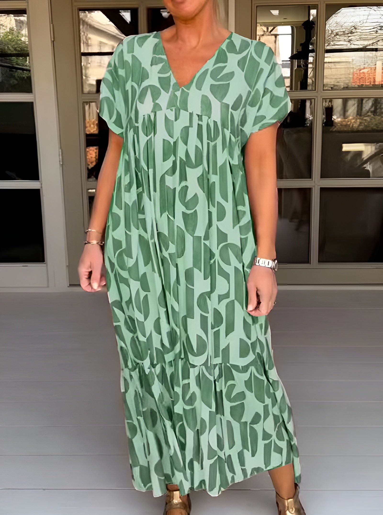 Colette | V-aukkoinen rento mekko